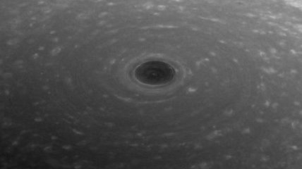 NASA показало северный полюс Сатурна