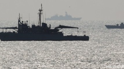 Южнокорейские ВМС ищут у восточных берегов неизвестную подлодку