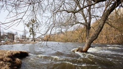 Спасатели предупреждают о подъеме уровня воды на реках Закарпатья 