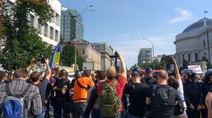 Полиция изъяла газовые баллончики у противников марша ЛГБТ