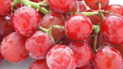 Пять причин регулярно есть красный виноград