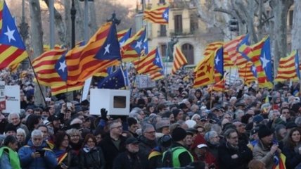 В Мадриде тысячи людей вышли в поддержку экс-лидера Каталонии