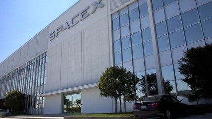 SpaceX определилась с кандидатом для полета на орбиту Луны