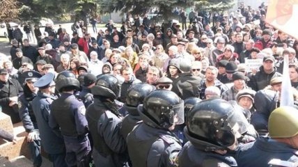 В Мариуполе пытались захватить здание прокуратуры