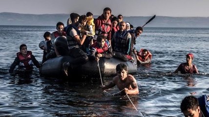 Возле Кипра спасены около 300 беженцев