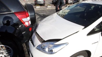 Машина МВД столкнулась с легковым автомобилем на Крещатике