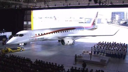 Mitsubishi Aircraft представила коммерческий самолет 