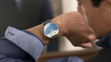 Смарт-часы на Android Wear стали совместимы с iPhone (Видео)