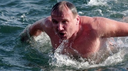 Украинец переплыл пролив Босфор со связанными руками и ногами