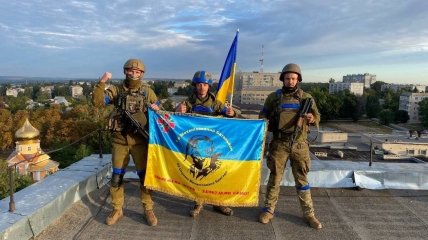 Сине-желтый стяг уже развевается над украинским Купянском