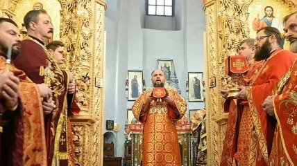 Во храмах ПЦУ помолились за мир и победу Украины