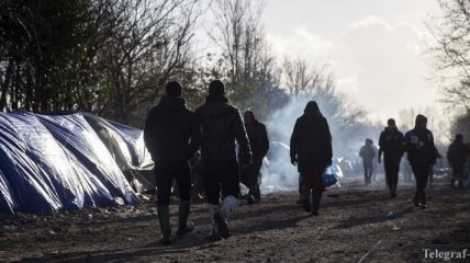 Во Франции бульдозером снесли часть лагеря мигрантов