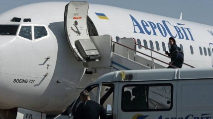 Самолет "АэроСвита" не может вылететь из Варшавы из-за долгов