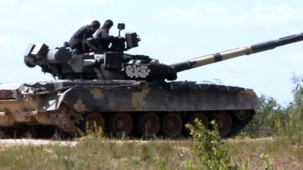 Террористы перебрасывают бронетехнику южнее Донецка 