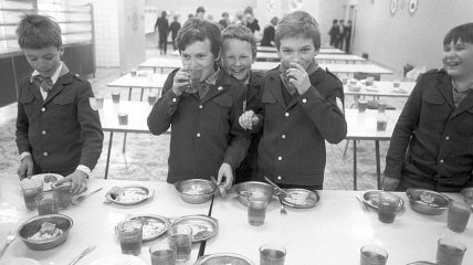Шкільна їдальня у СРСР