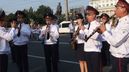 Парадом духовых оркестров праздновал Донецк День шахтера