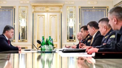 Порошенко провел встречу с руководителями силовых ведомств