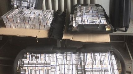 Иностранец с диппаспортом пытался вывезти из Украины в Польшу более 1,5 тыс пачек сигарет