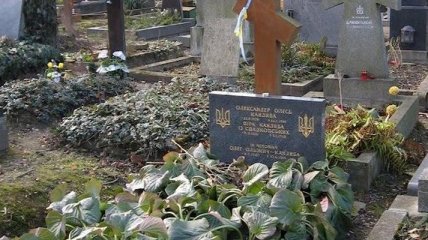 Омелян предложил перезахоронить в Украине и других известных украинцев
