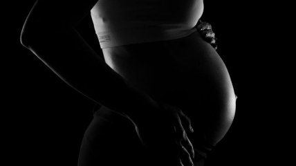 Ученые проверили, правда ли так вредно курить во время беременности: результаты получились спорными