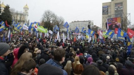 Митинг в Луцке собрал 10 тысяч жителей Волыни