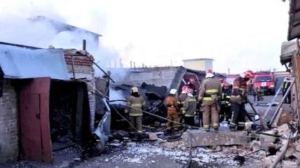 В Киеве в гаражах произошел взрыв, из-под завалов спасли мужчину 