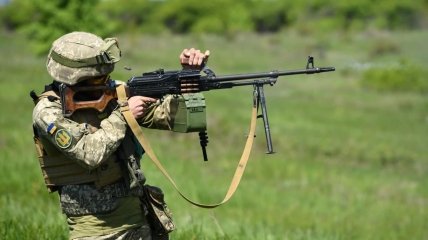 Українські військові відпрацьовують навички стрільби