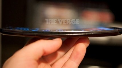 Смартфон LG G Flex с изогнутым дисплеем