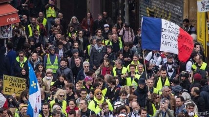 В субботу в Париже арестовали 25 "желтых жилетов"