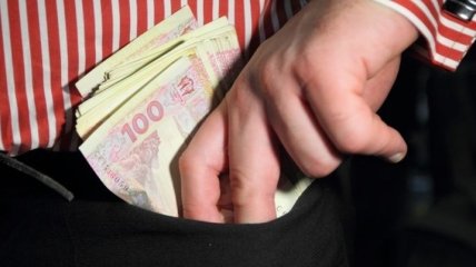 НБУ: Украинцы продолжают забирать депозиты из банков