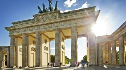 На Бранденбурзьких воротах висвітили слово "дякую"