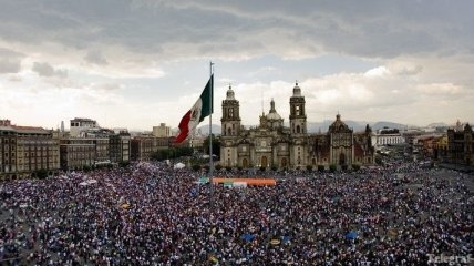 Многотысячные протесты против новой власти проходят в Мехико