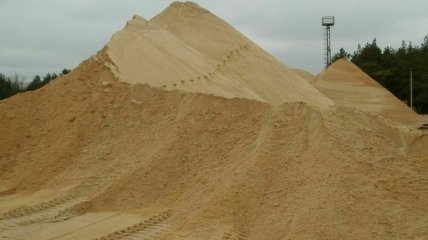 В Десне на Киевщине незаконно добывали песок