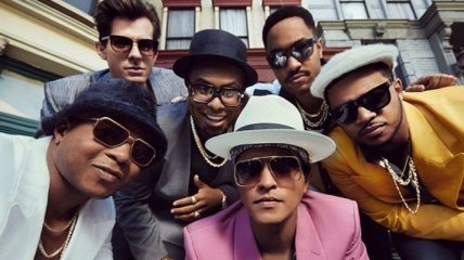 "Uptown Funk" Бруно Марса стала 13-м "бриллиантовым" синглом за всю историю
