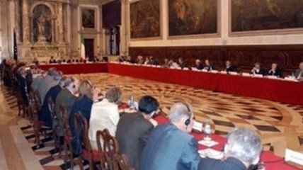 Венецианская комиссия в конце недели одобрит заключение о мирных собраниях