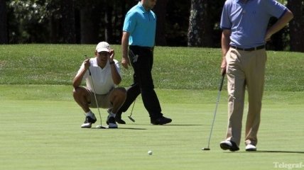 Барак Обама начал отпуск с не слишком удачной игры в гольф