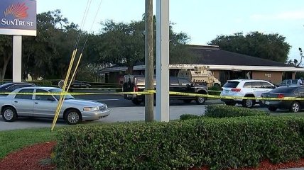 Во Флориде мужчина захватил заложников и устроил стрельбу в банке
