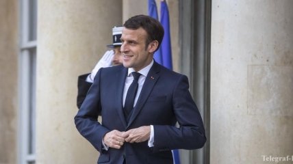 "Недоверие и пренебрежение": полиции Франции не понравилась футболка Макрона