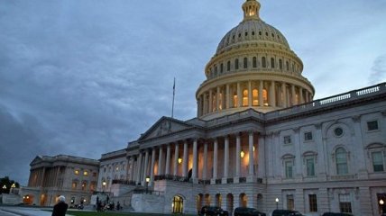 Конгрес США схвалив "історичний" закон на порятунок економіки
