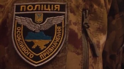 В одном из хостелов Одессы задержали 25 вооруженных мужчин