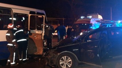 На Одесчине авто протаранило маршрутку: есть пострадавшие