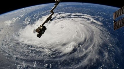 NASA показало из космоса, как  шторм "Флоренс" приближается к США (Видео)