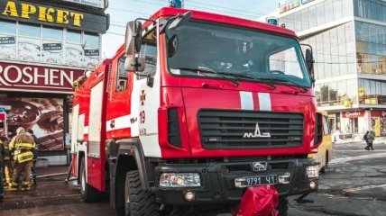 В одном из торговых павильонов столицы возник пожар возле метро "Дарница"