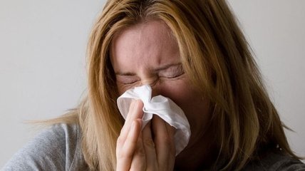 Что может спровоцировать аллергию на пыль: симптомы и лечение