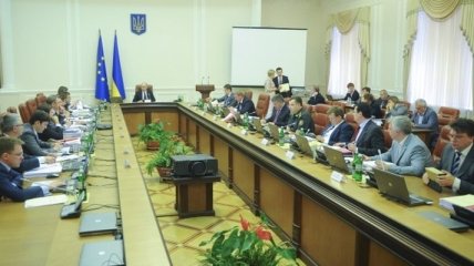 Яценюк проведет расширенное совещание с министрами и губернаторами