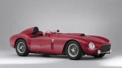 Гоночный Ferrari продали с аукциона за рекордную сумму