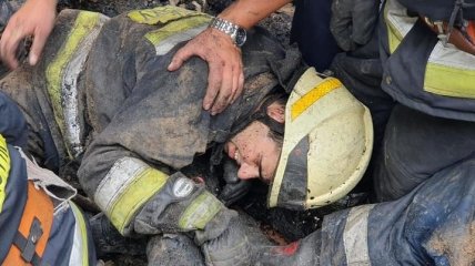 Дело храбрых: спасатели пострадали при пожаре в Днепре