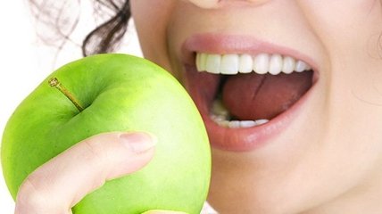 Медики назвали лучшие витамины и минералы для ваших зубов