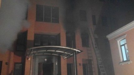 Пожарные говорят о возможности поджога офиса КПУ в столице