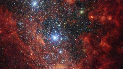 Хаббл нашел галактику, которая "трещит по швам"